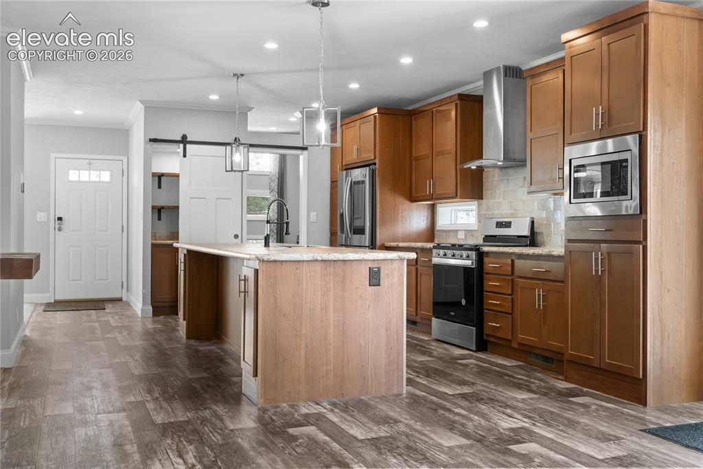 Image 4 of 37: Kitchen