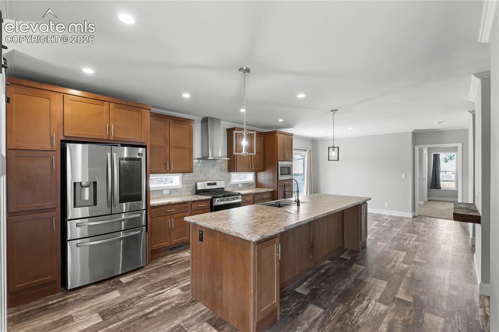 Image 8 of 37: Kitchen