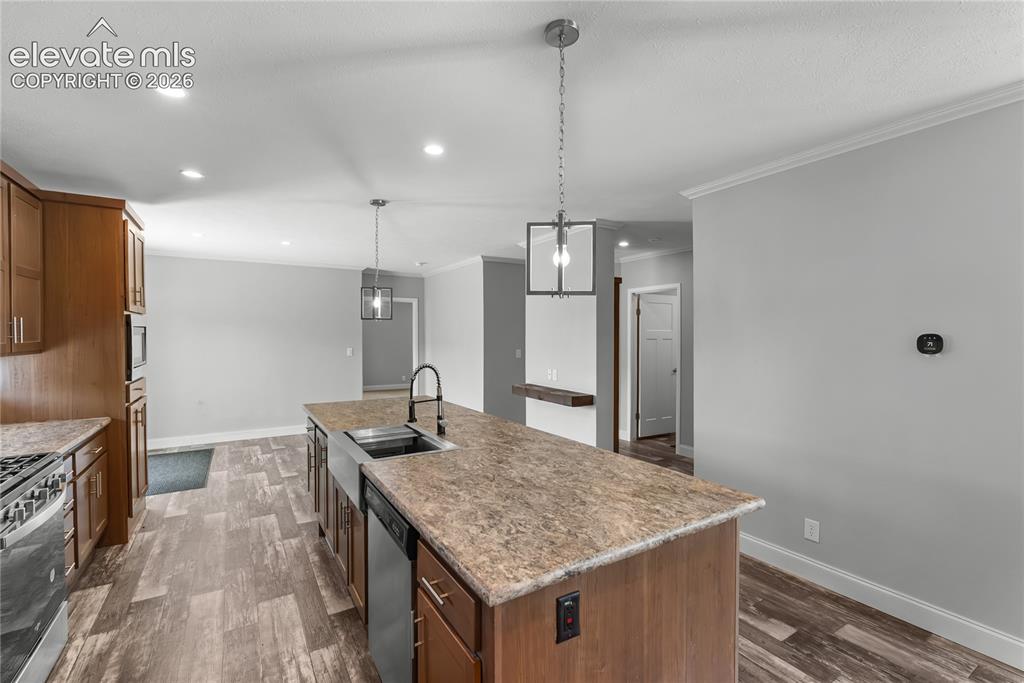 Image 9 of 37: Kitchen