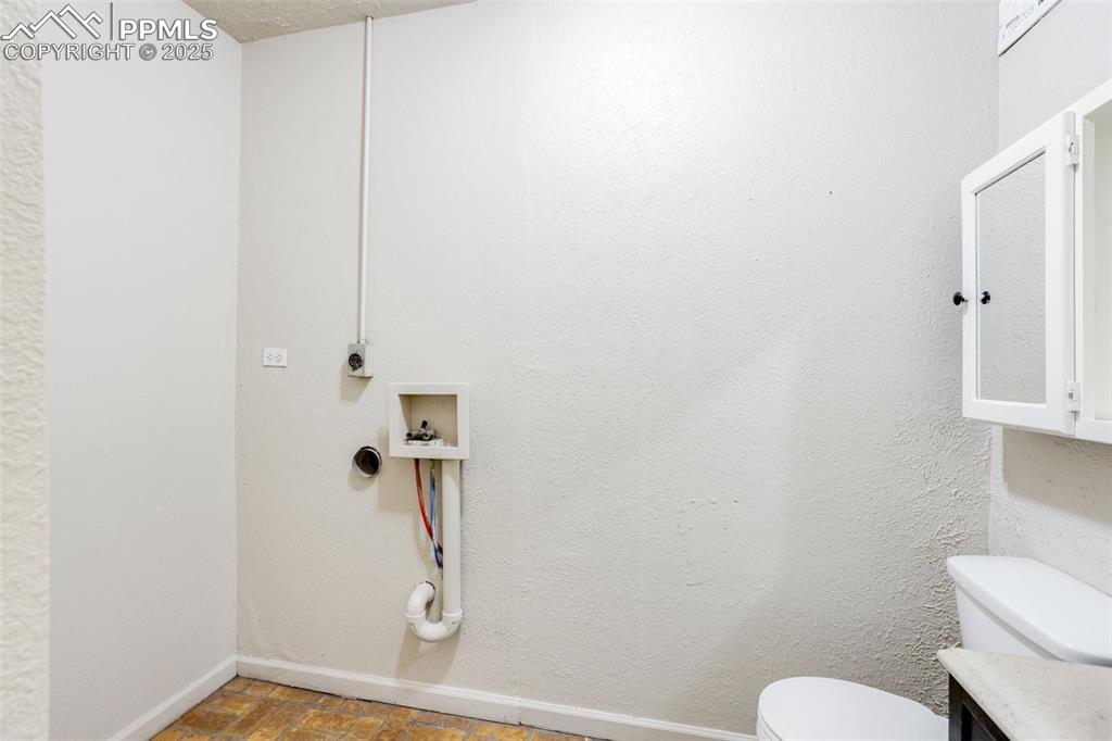 Image 33 of 49: Bathroom