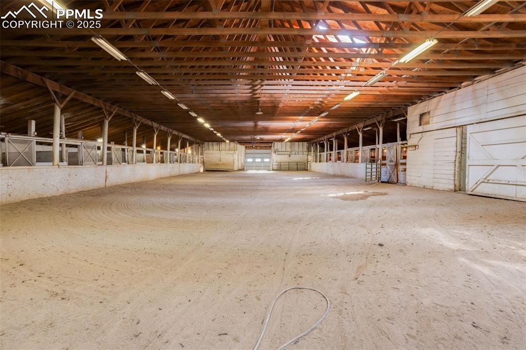 Image 35 of 49: Stable