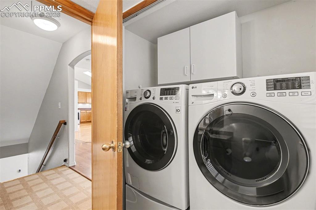 Image 11 of 28: Laundry area 