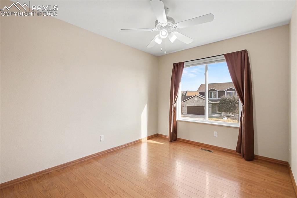 Image 17 of 28: Upstairs bedroom