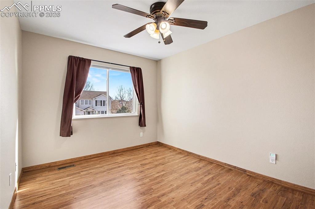 Image 18 of 28: Upstairs bedroom