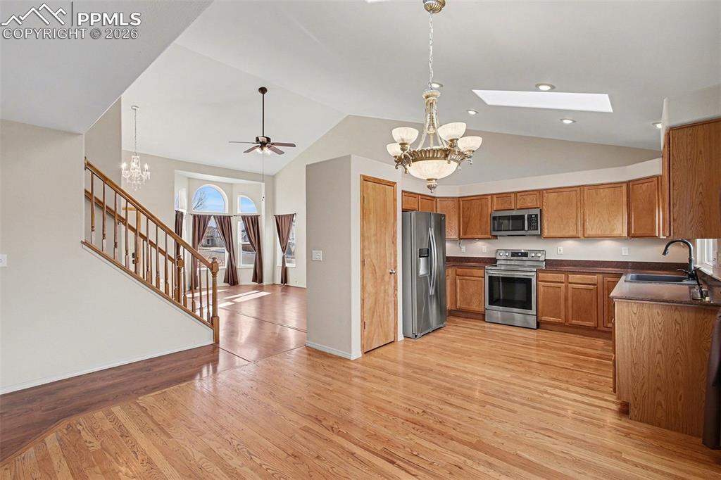 Image 5 of 28: Kitchen 