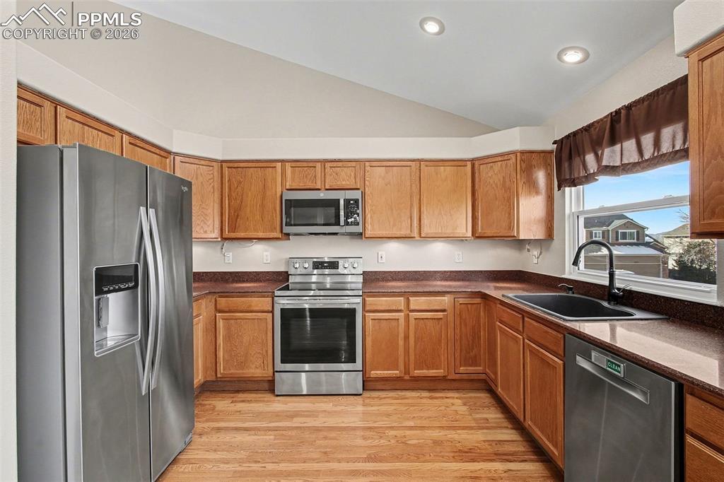 Image 8 of 28: Kitchen 