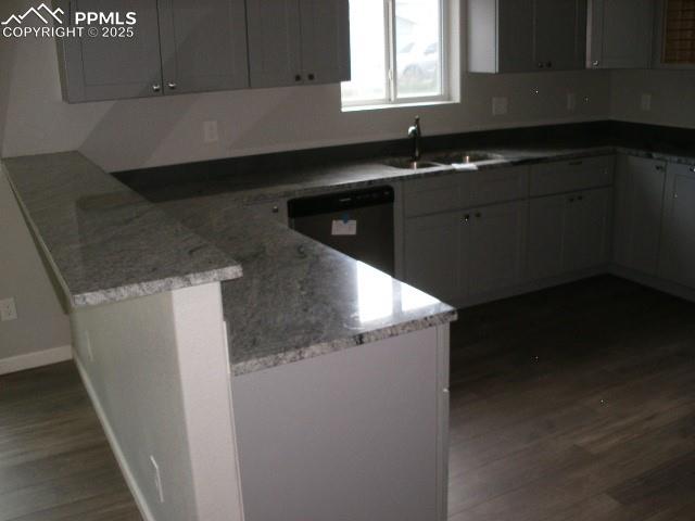 Image 13 of 45: Kitchen