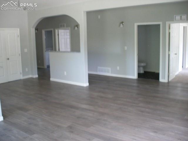 Image 17 of 45: Living Room