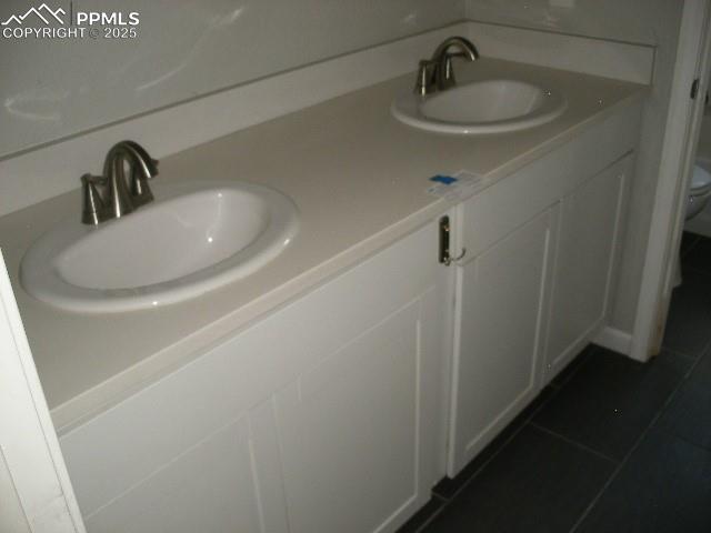 Image 24 of 45: Bathroom