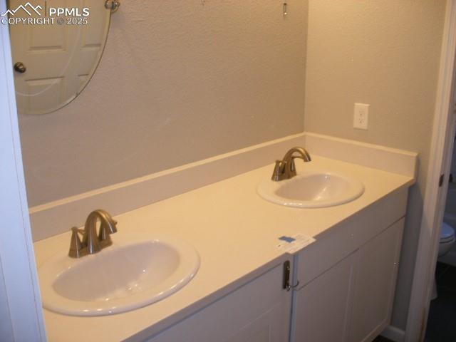 Image 27 of 45: Bathroom