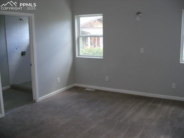 Image 34 of 45: Bedroom