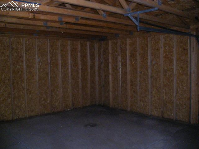 Image 38 of 45: Garage