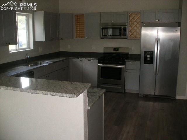 Image 5 of 45: Kitchen