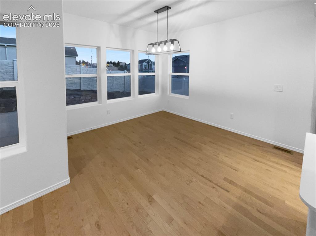 Image 12 of 13: Dining Area