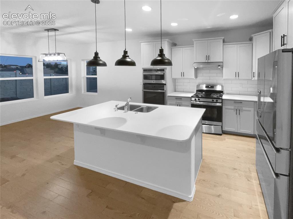 Image 3 of 13: Kitchen