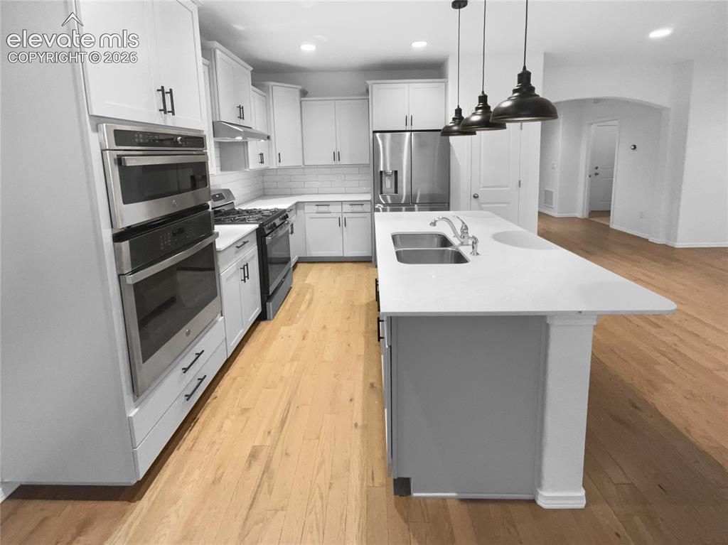 Image 4 of 13: Kitchen
