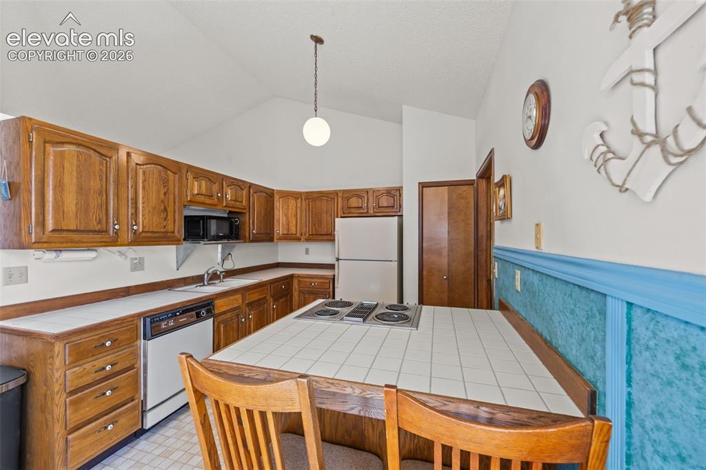 Image 8 of 36: Kitchen