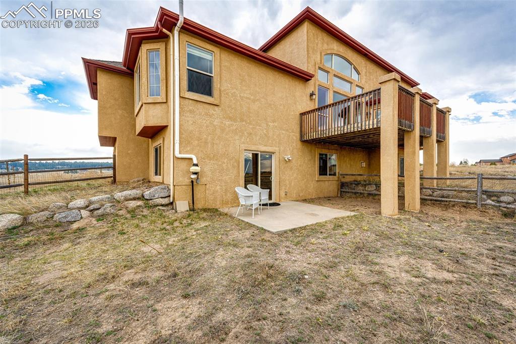 Image 44 of 49: Yard