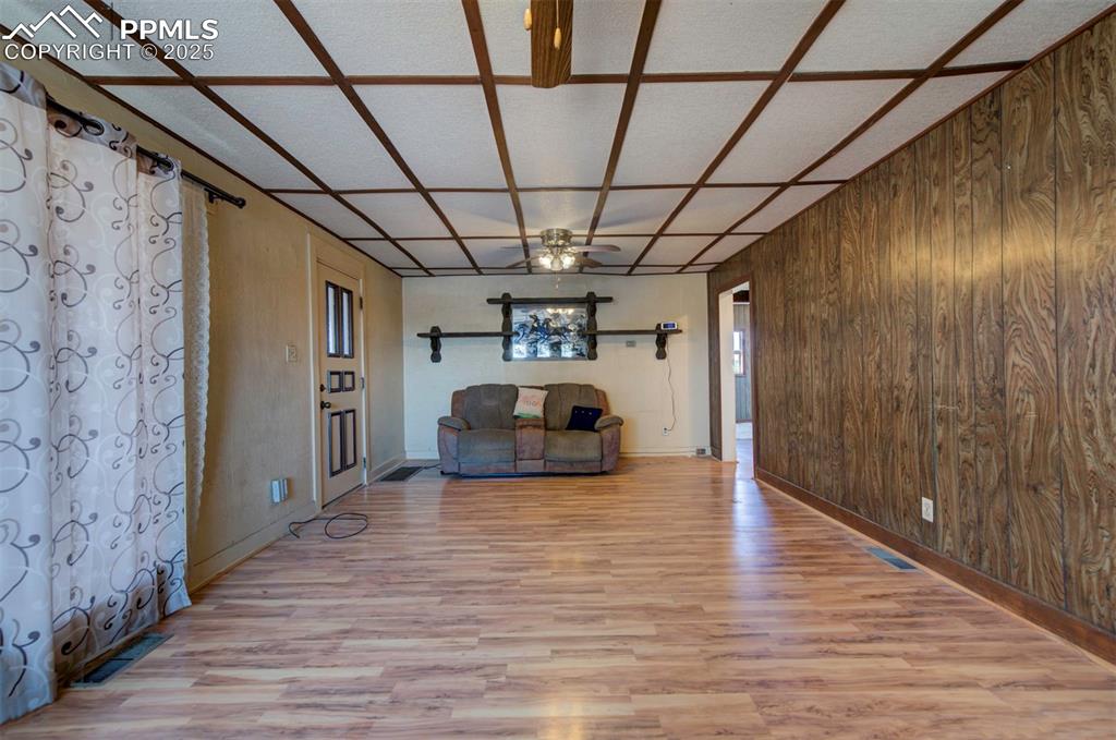 Image 6 of 22: Living Room