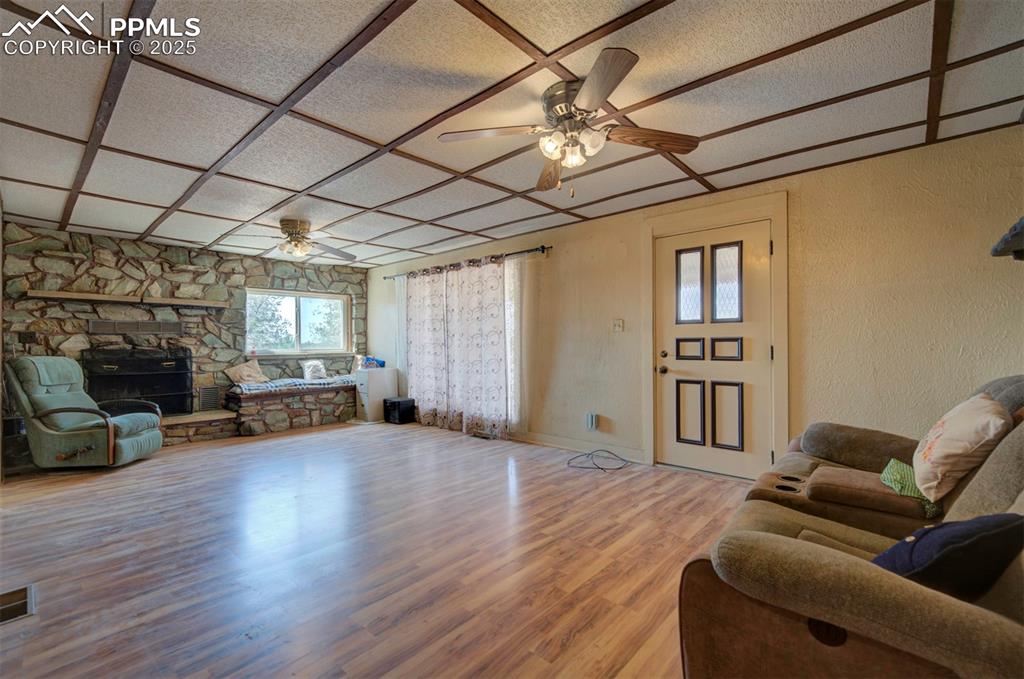 Image 8 of 22: Living Room