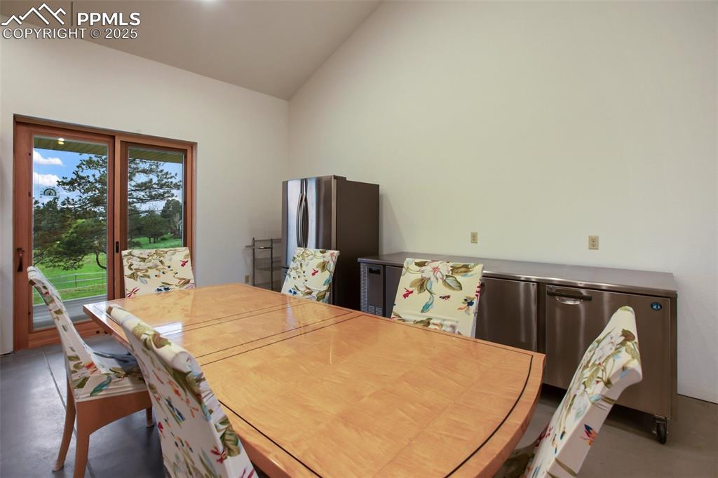 Image 10 of 35: Dining Area 