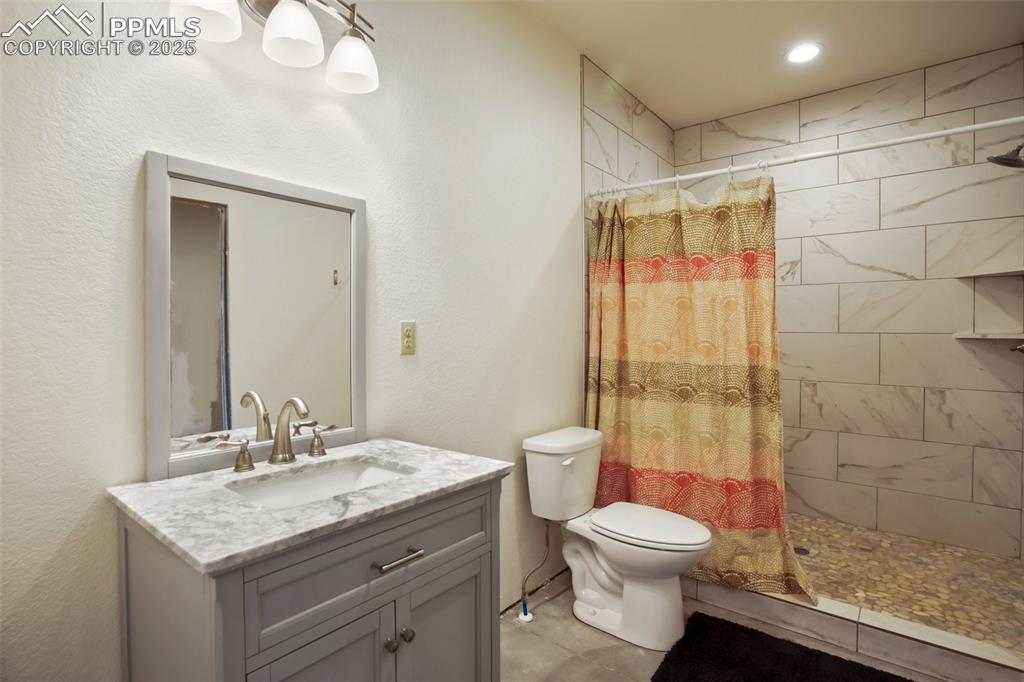 Image 15 of 35: 3/4 Bath 