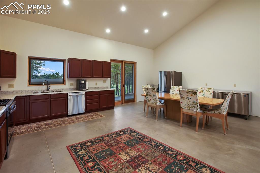Image 9 of 35: Kitchen