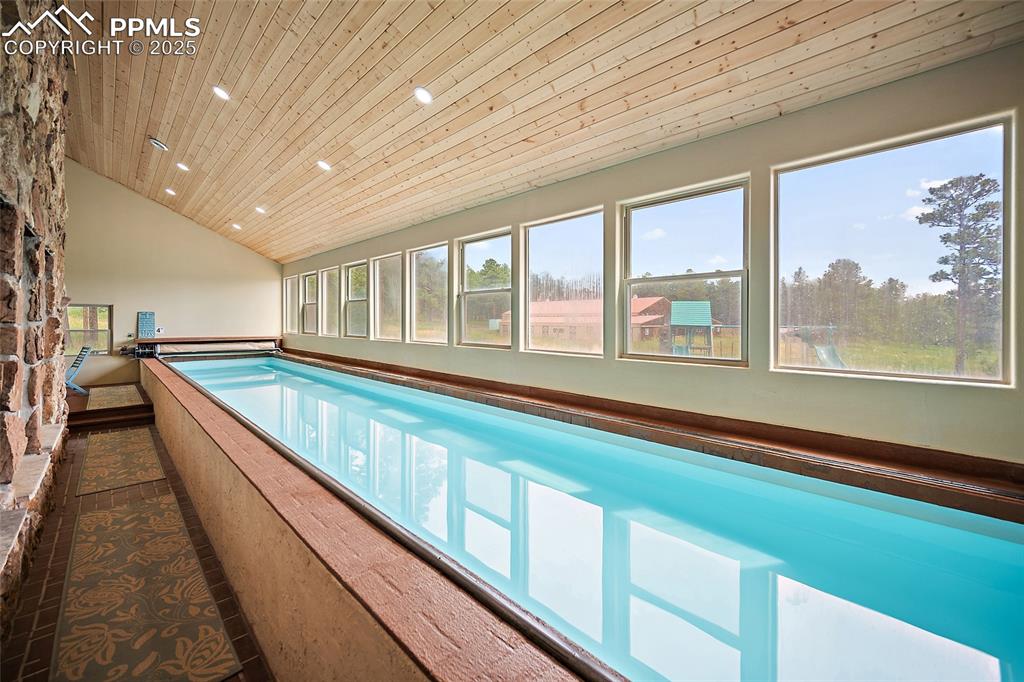 Image 10 of 47: View of swimming pool