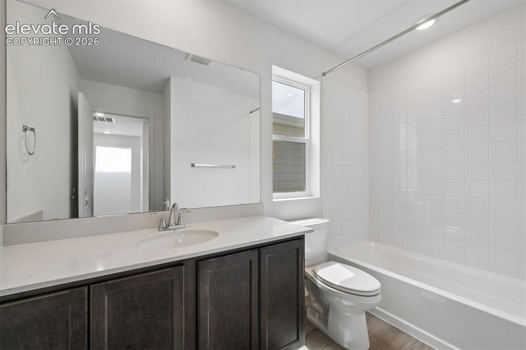 Image 11 of 21: Bathroom