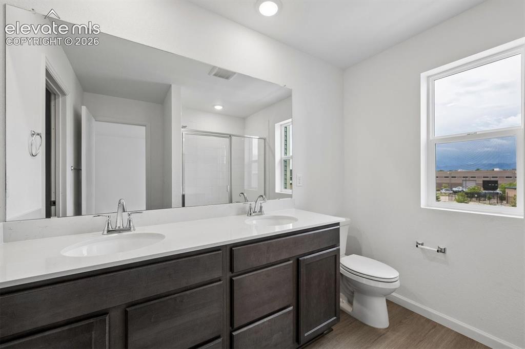 Image 16 of 21: Bathroom