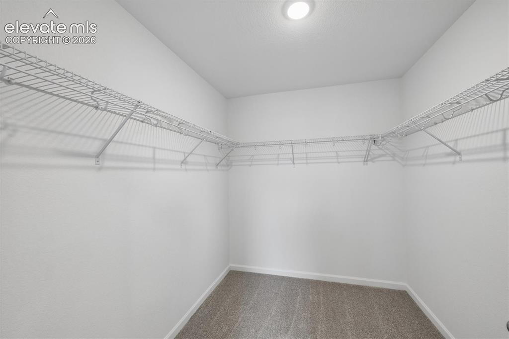 Image 17 of 21: Closet