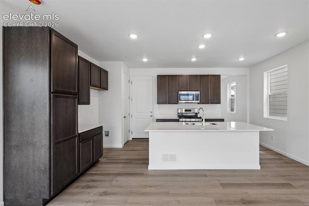 Image 4 of 21: Kitchen