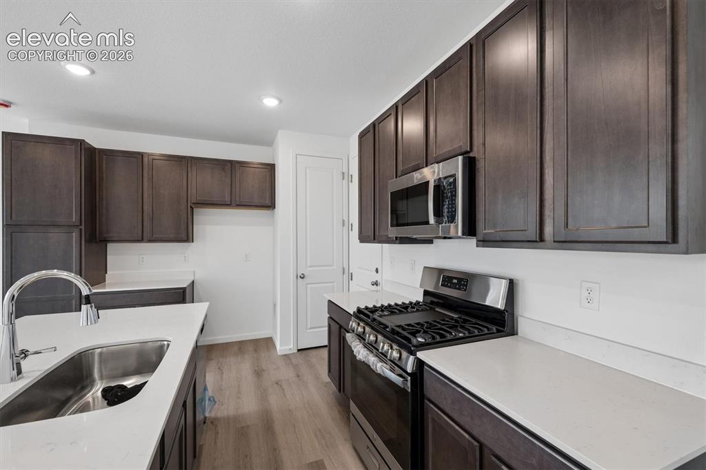 Image 5 of 21: Kitchen