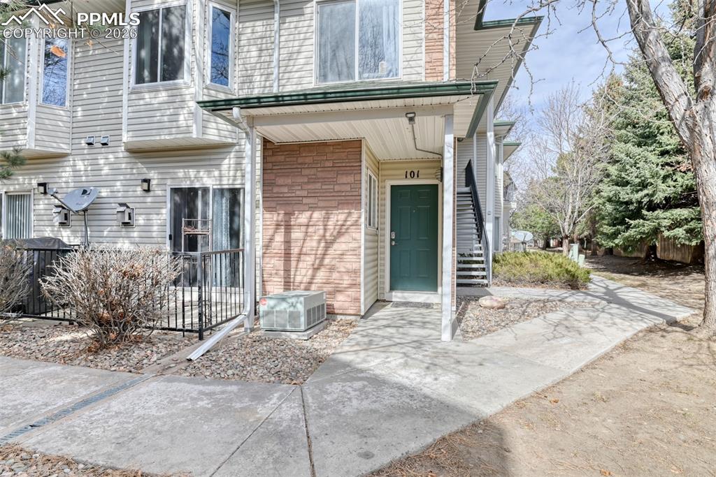 Image 1 of 27: Entry