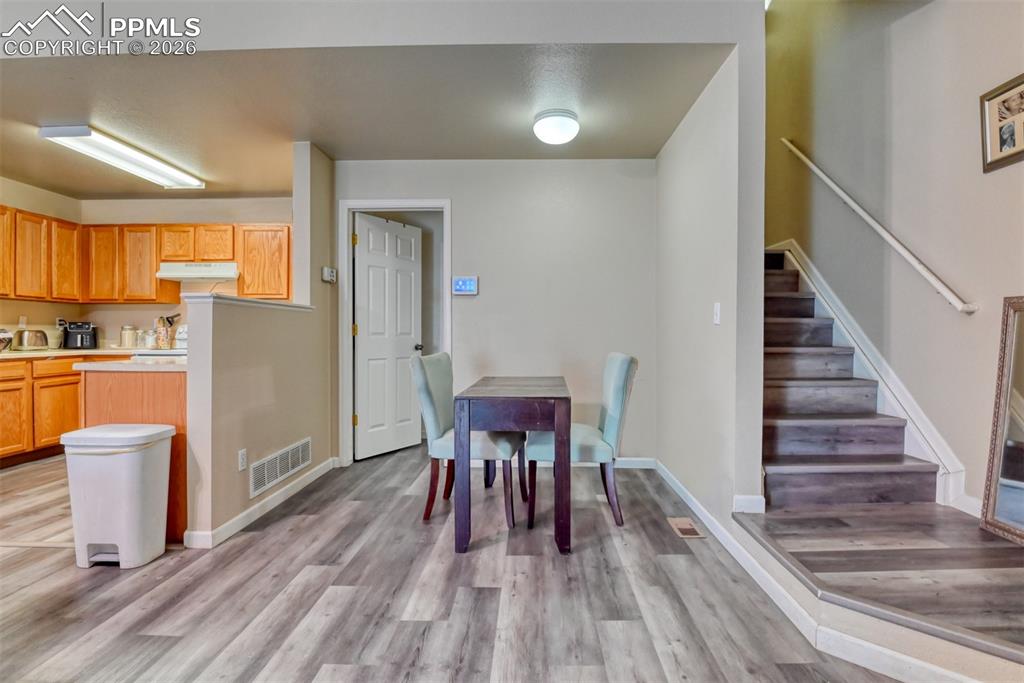 Image 10 of 27: Dining Area