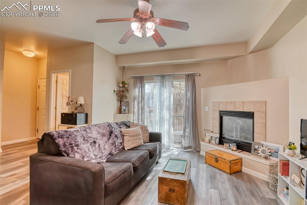 Image 12 of 27: Living Room