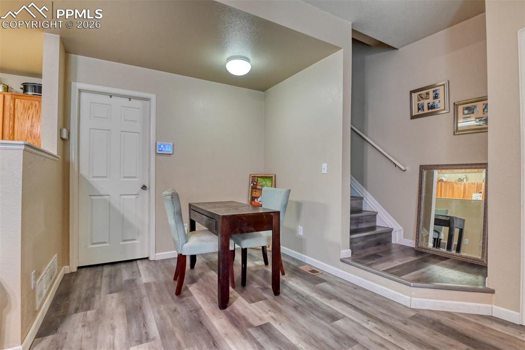 Image 24 of 27: Dining Area