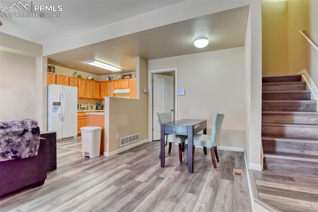 Image 7 of 27: Dining Area