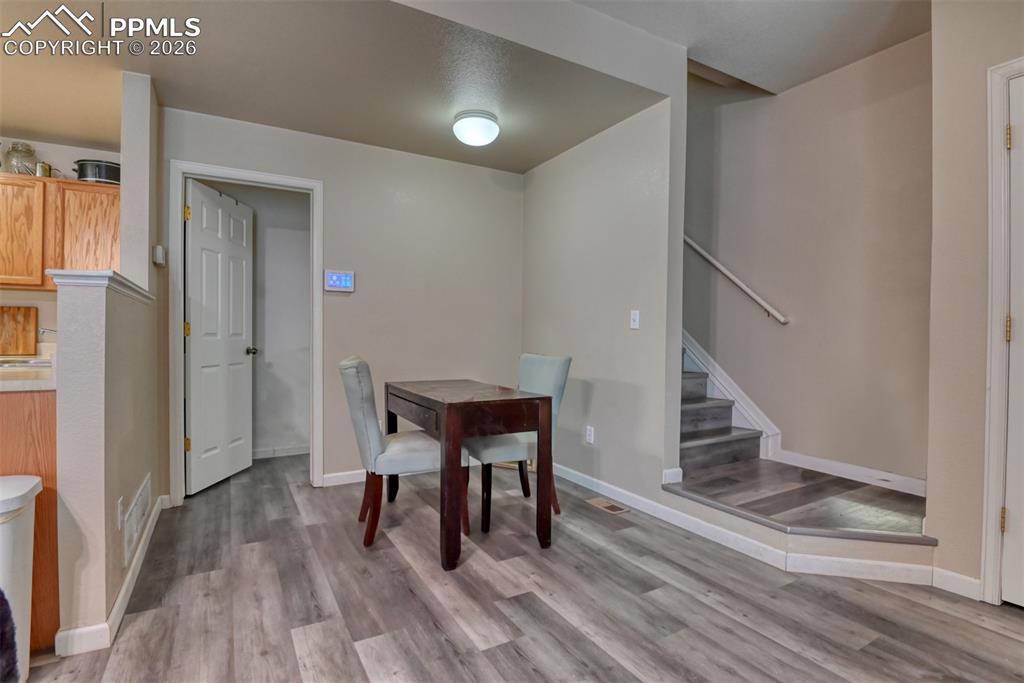 Image 8 of 27: Dining Area