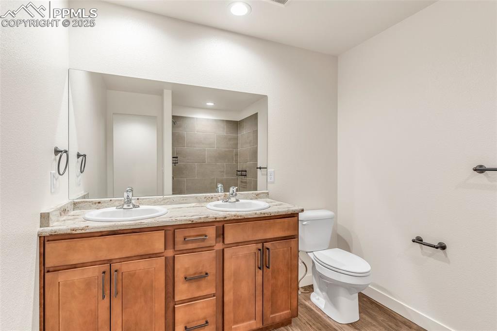 Image 4 of 30: Bathroom