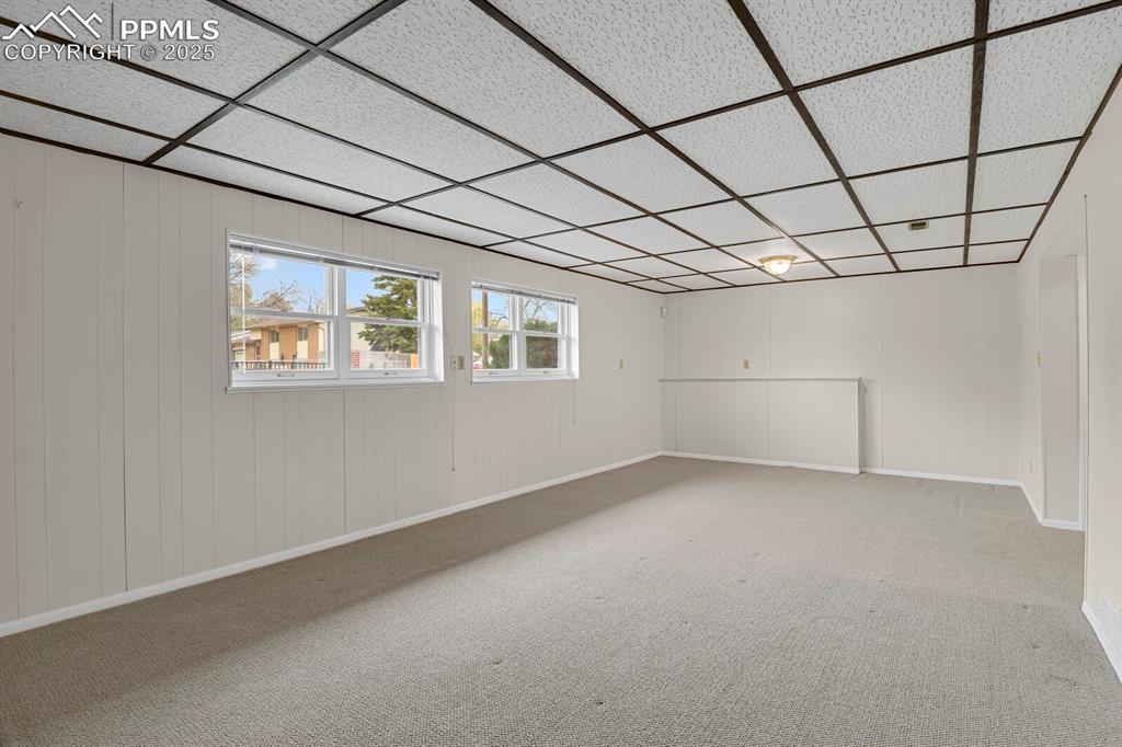 Image 30 of 45: Family Room