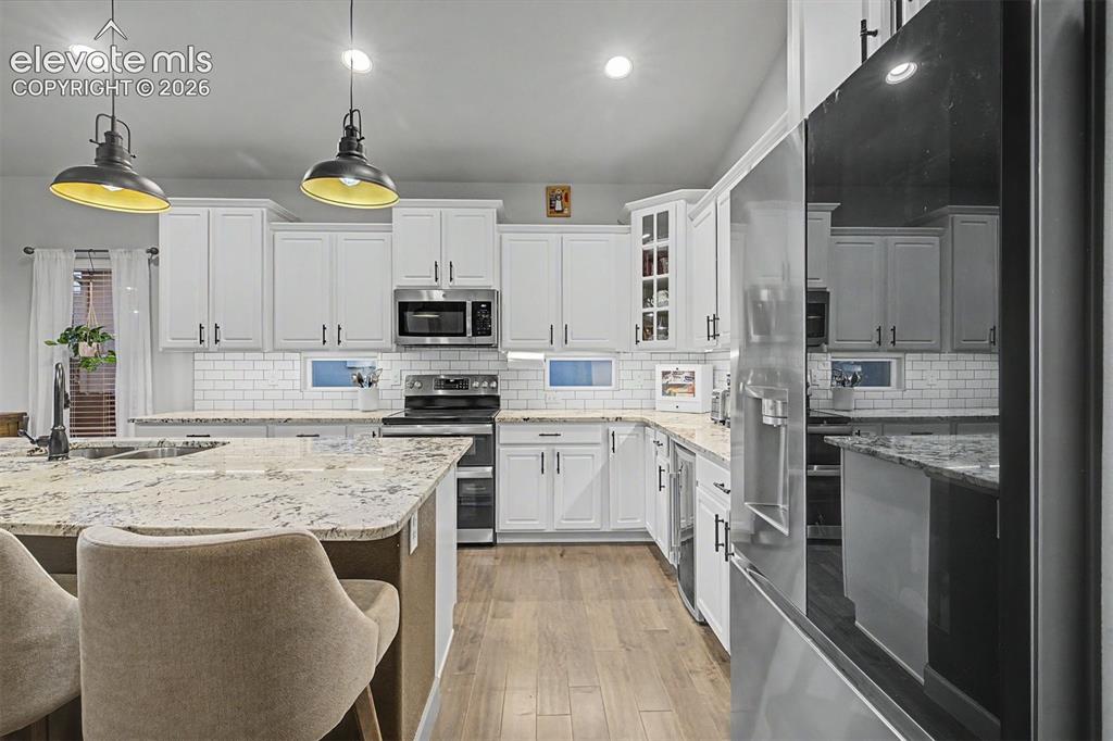 Image 10 of 49: Kitchen