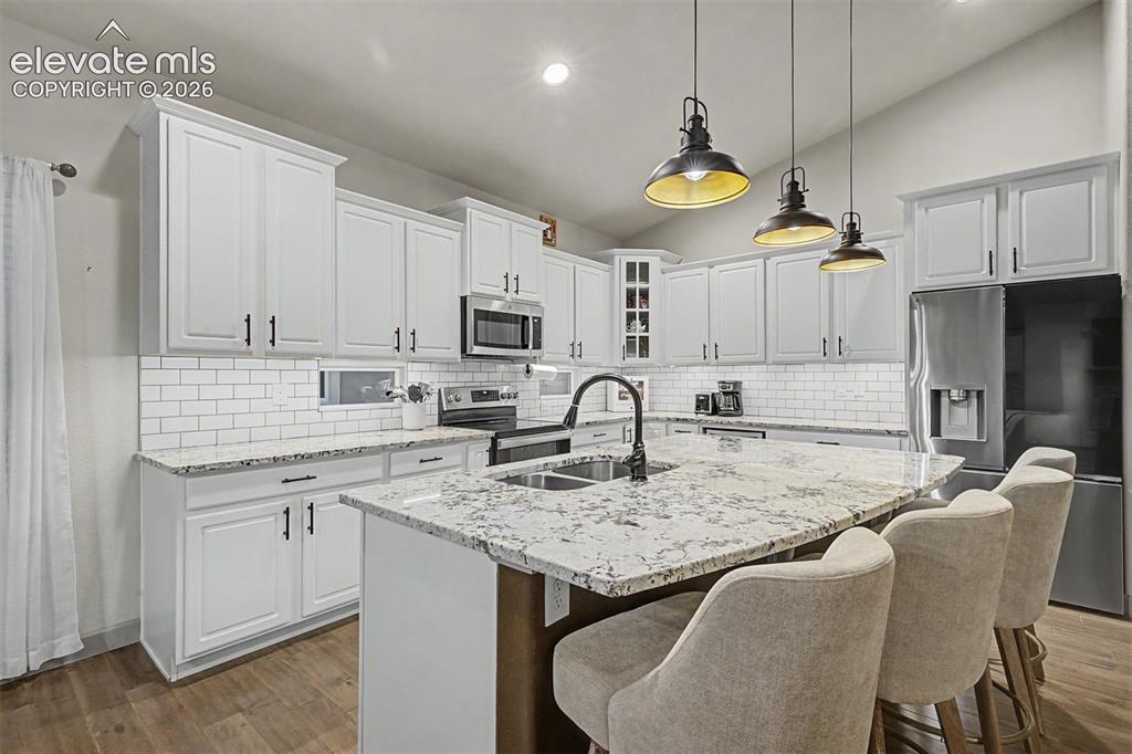 Image 12 of 49: Kitchen