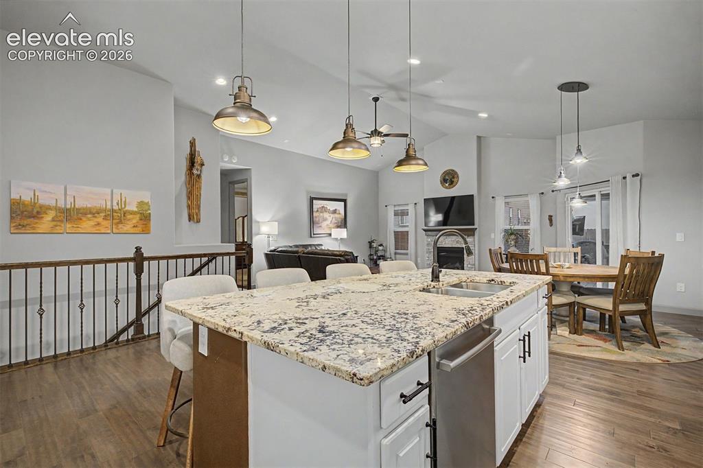 Image 13 of 49: Kitchen
