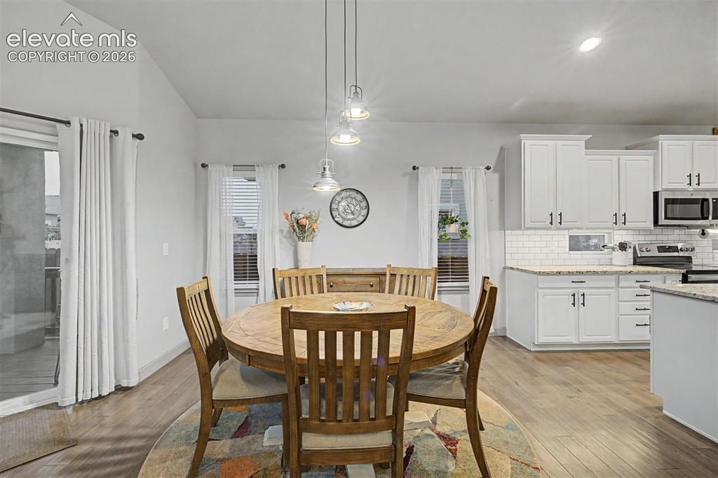 Image 15 of 49: Dining Area