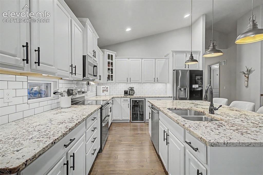 Image 3 of 49: Kitchen