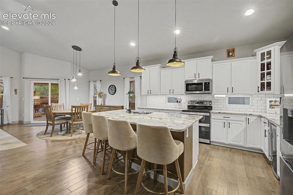 Image 9 of 49: Kitchen