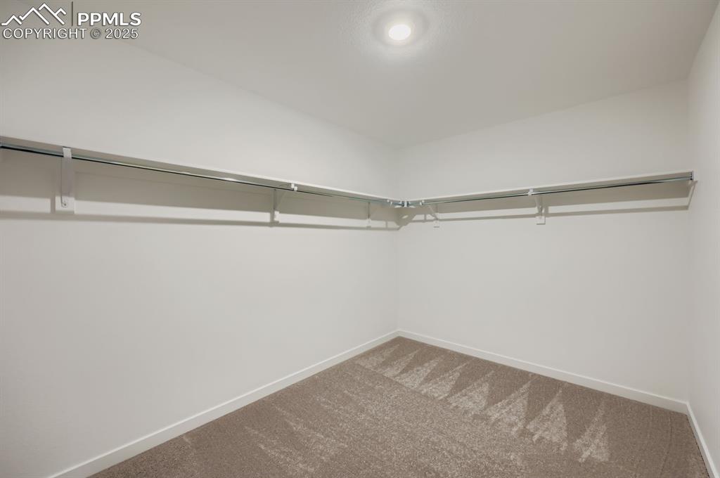 Image 7 of 12: Closet