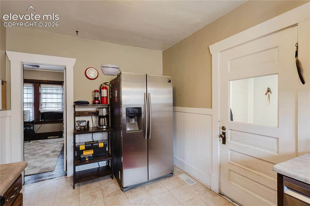 Image 36 of 41: Kitchen