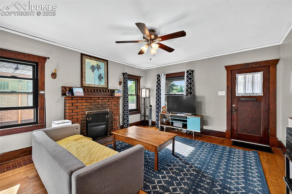 Image 7 of 28: Living Room